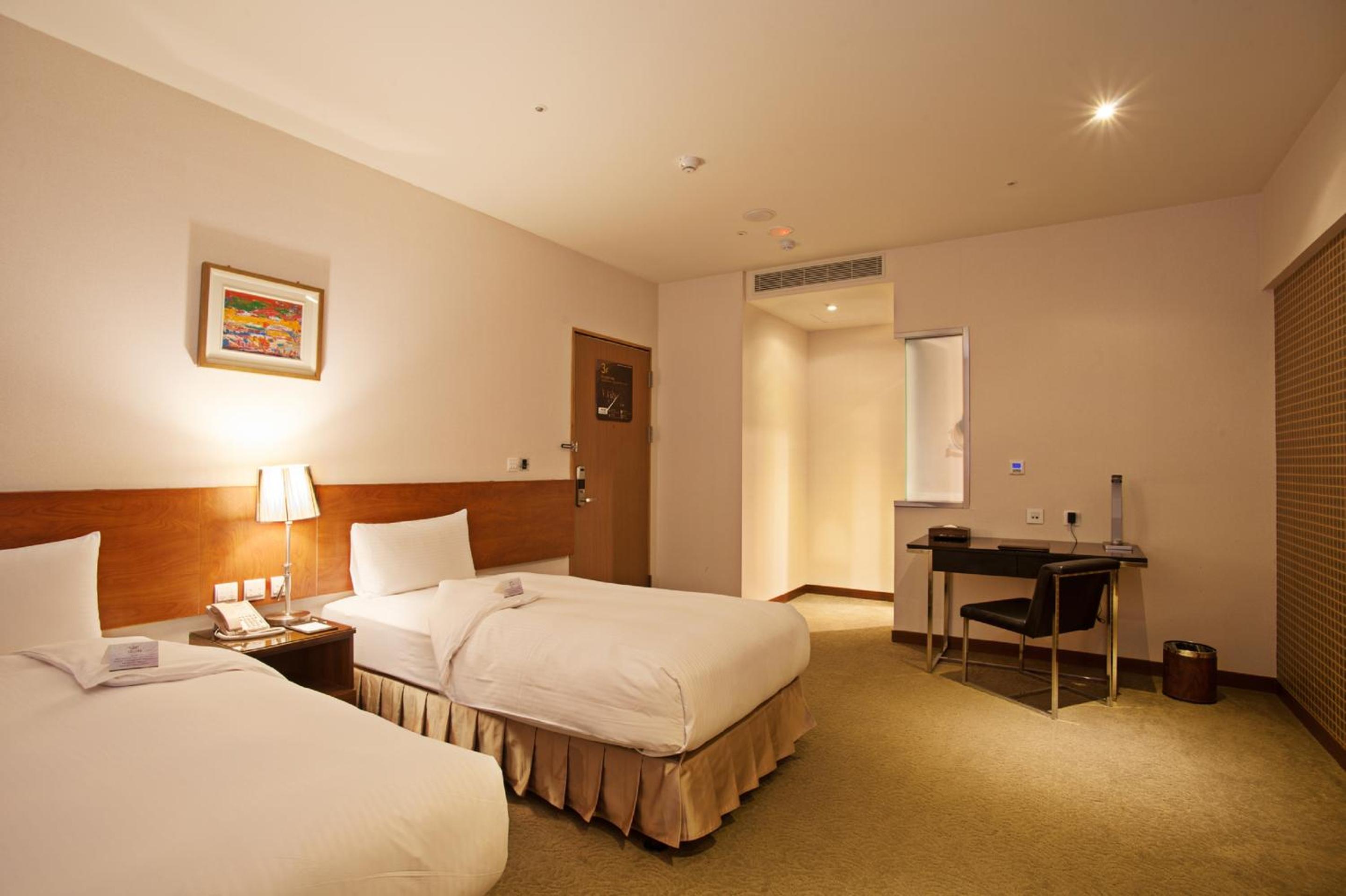 Standard, Twin Beds, No Window