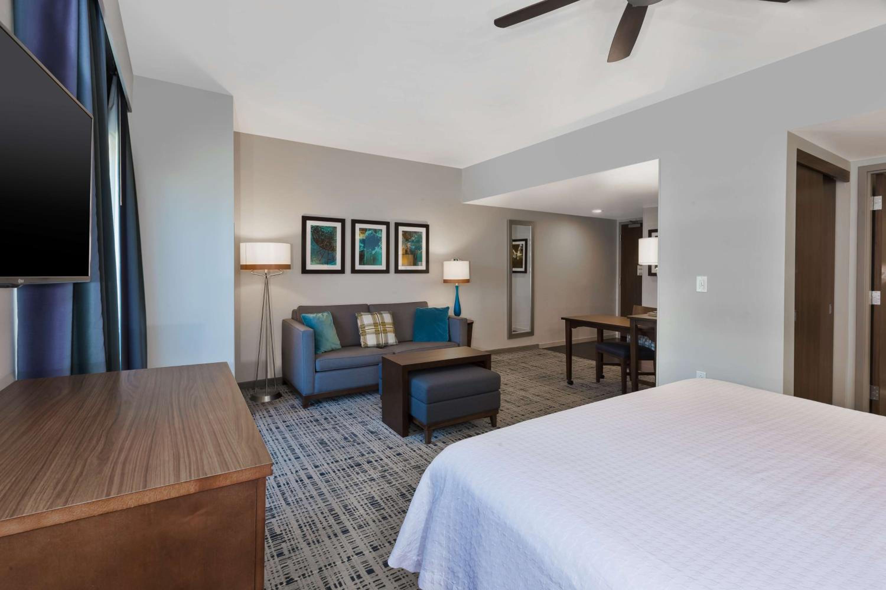 PREMIUM, STUDIO, SUITE, KING BED