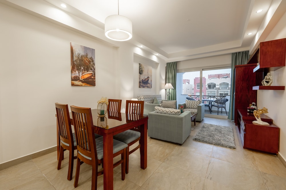 Oyster Bay Beach Suites 37/60