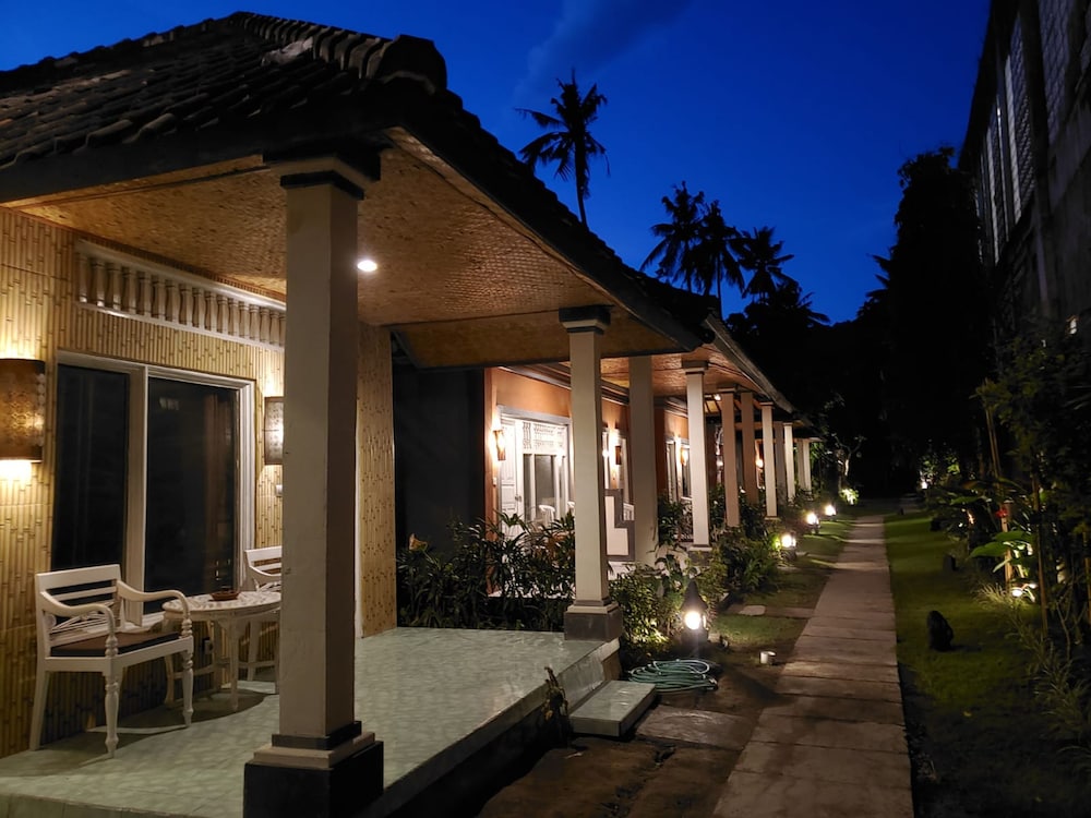 Utama Villas Beach Front Candidasa 8/38
