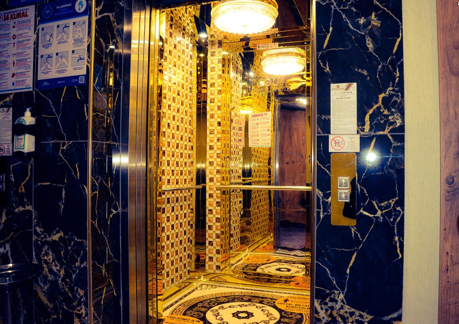 Rua World Hotel 45/45
