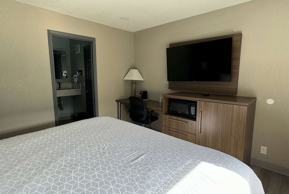 Baymont by Wyndham Coalinga 10/24