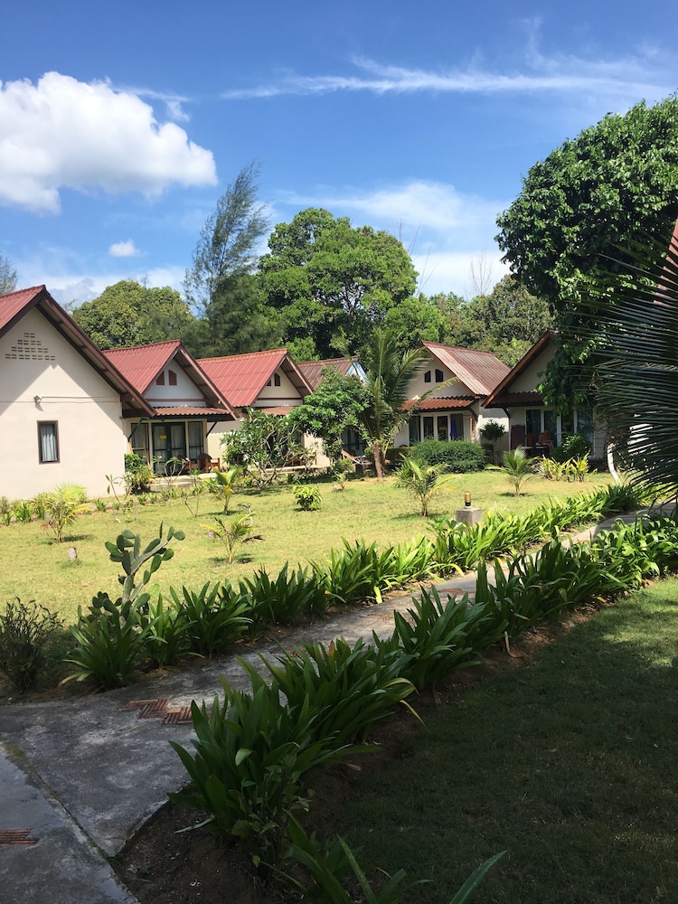 Good Days Lanta Chalet Resort 55/62