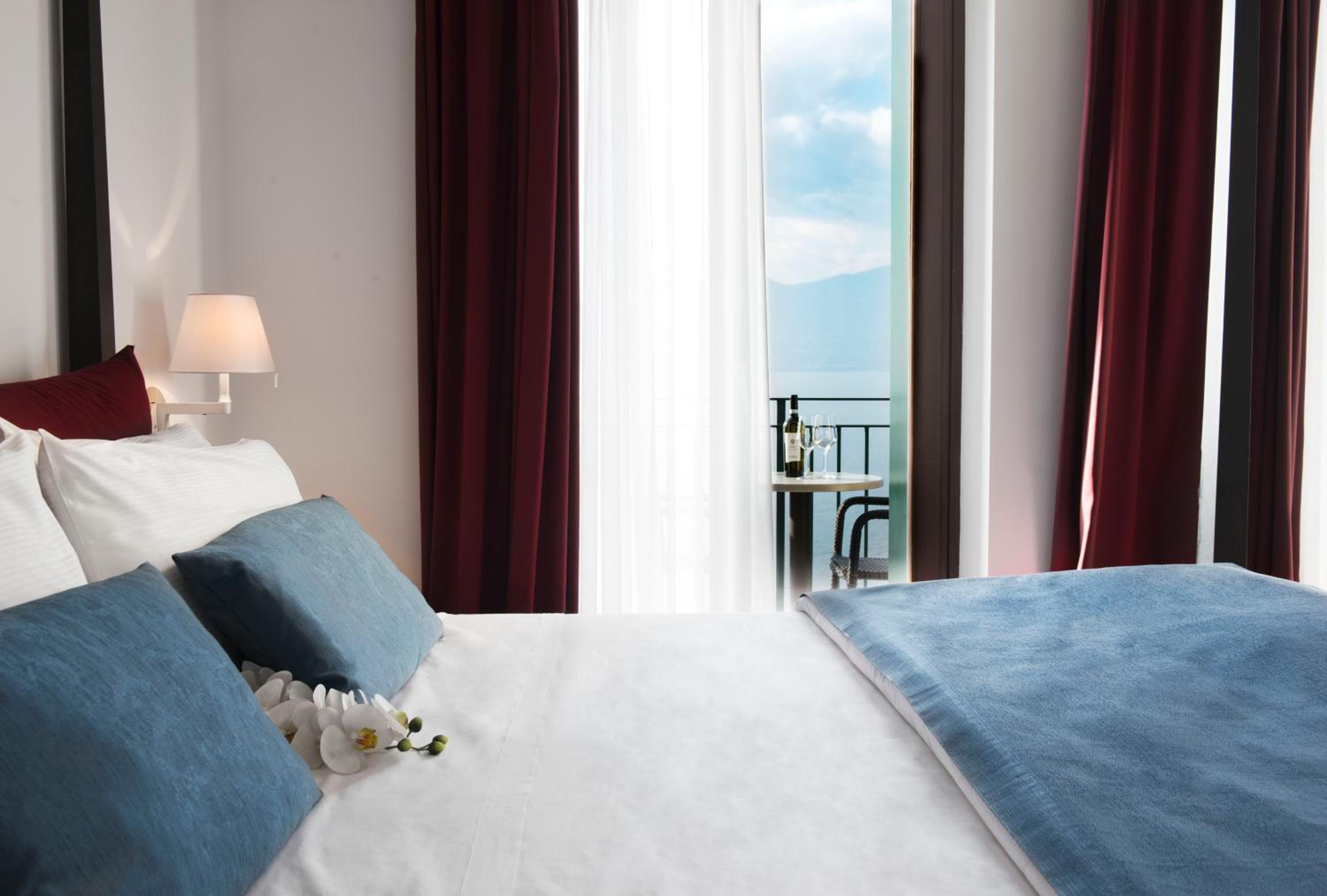 غرفة ديلوكس بسرير مزدوج بإطلالة على البحيرة، Hotel del Porto 5/7