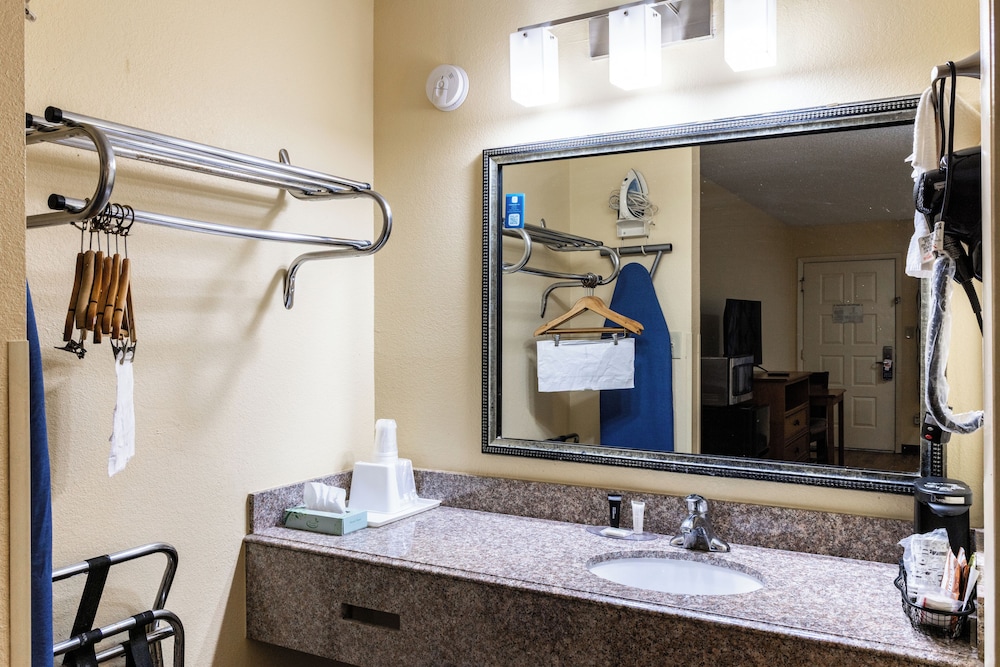 غرفة سيغنتشر بسريرين كوين، Hotel Boerne 5/9
