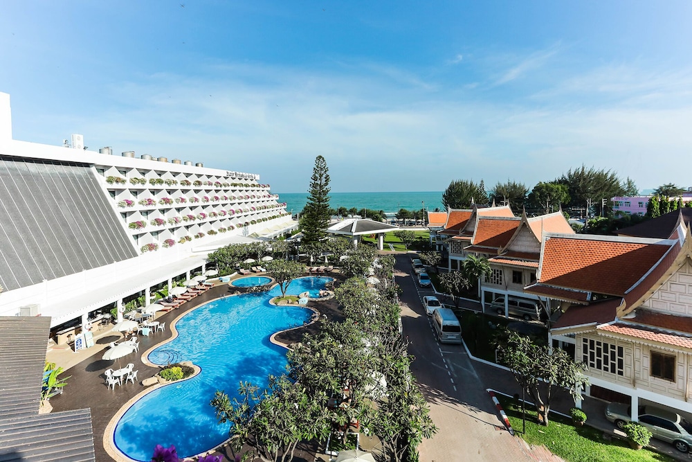 The Cha Am Methavalai Hotel 59/65