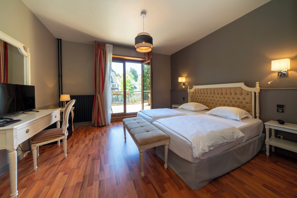 ROOM, DOUBLE OR TWIN BED, BALCONY
