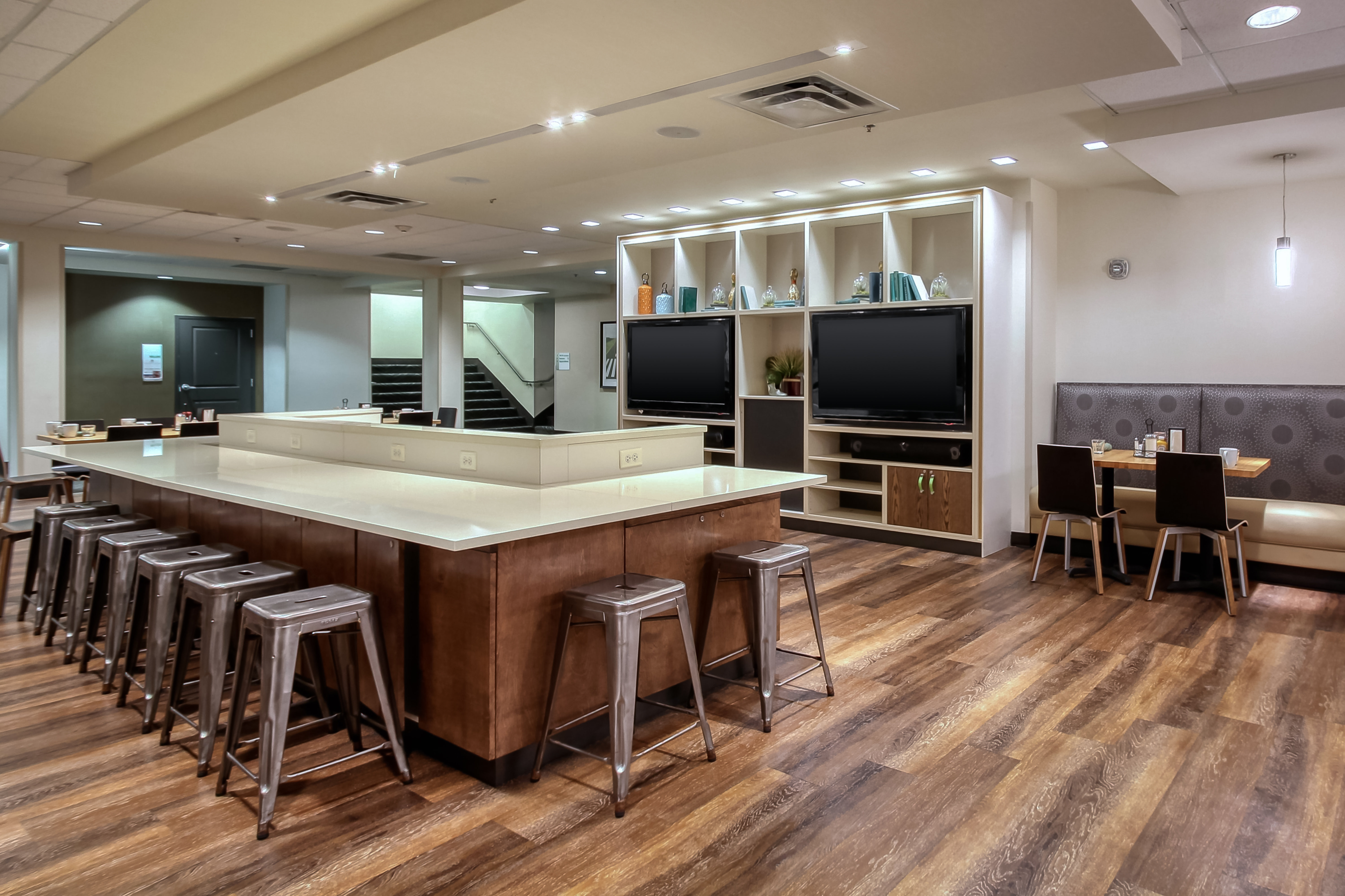 Holiday Inn Hotel Suites Atlanta Airport North 36/42