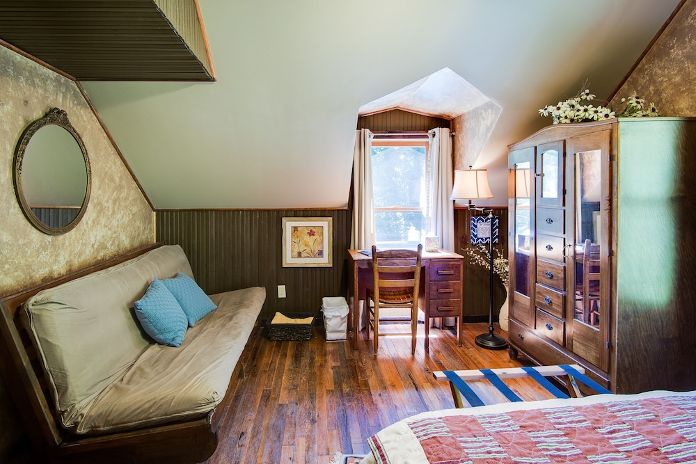Butterfly Hollow Bed and Breakfast 8/32