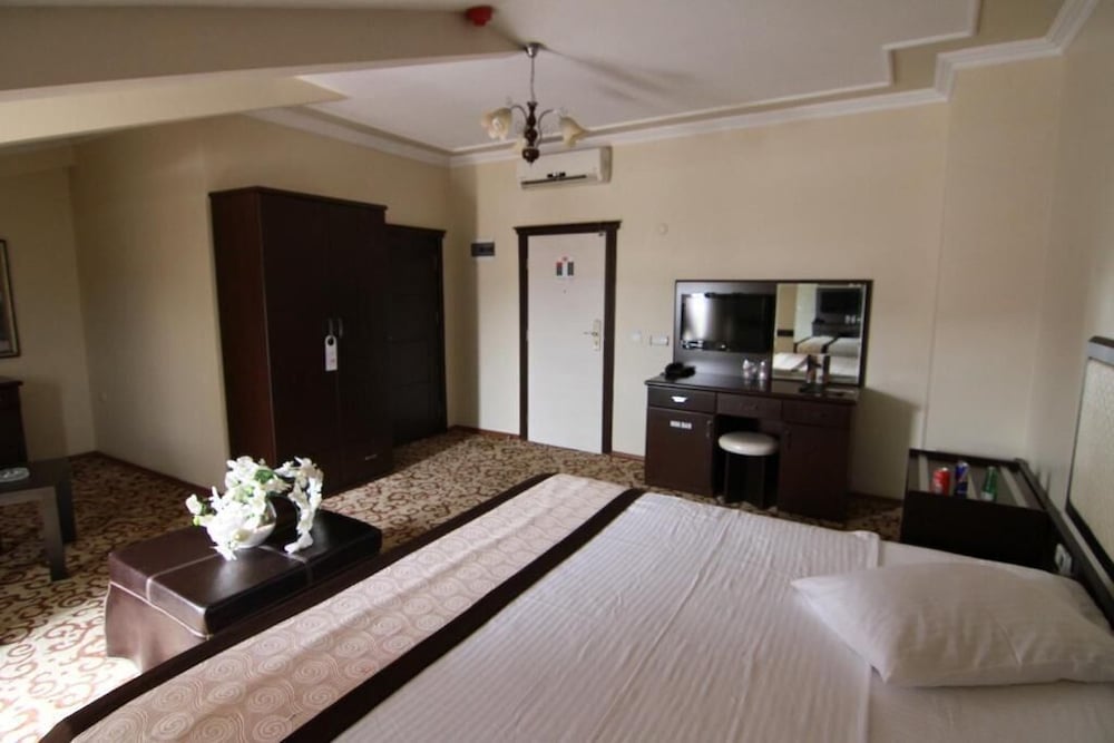 Teona Otel 18/26