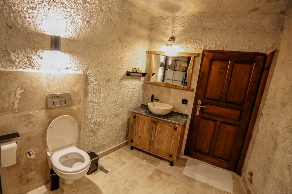 Mysterious Cave Suites 50/50