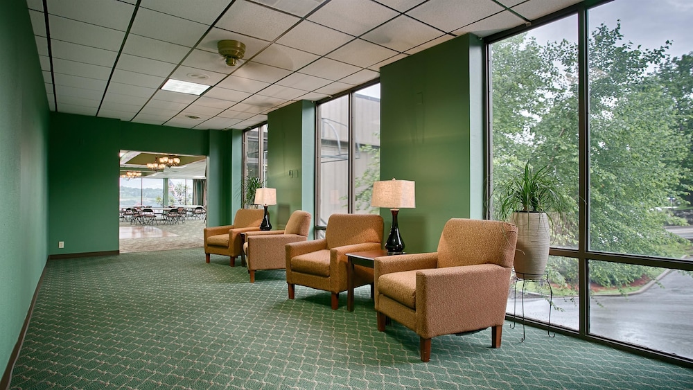 Best Western Plus Landing View Inn & Suites 33/51