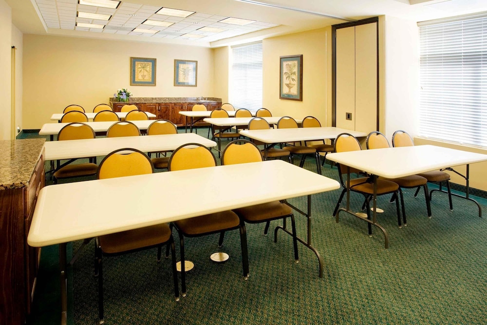 Extended Stay America Chesapeake - Greenbrier Circle 41/57