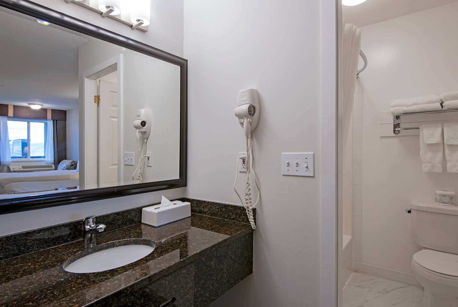 Travelodge By Wyndham Kamloops Mountview 61/69