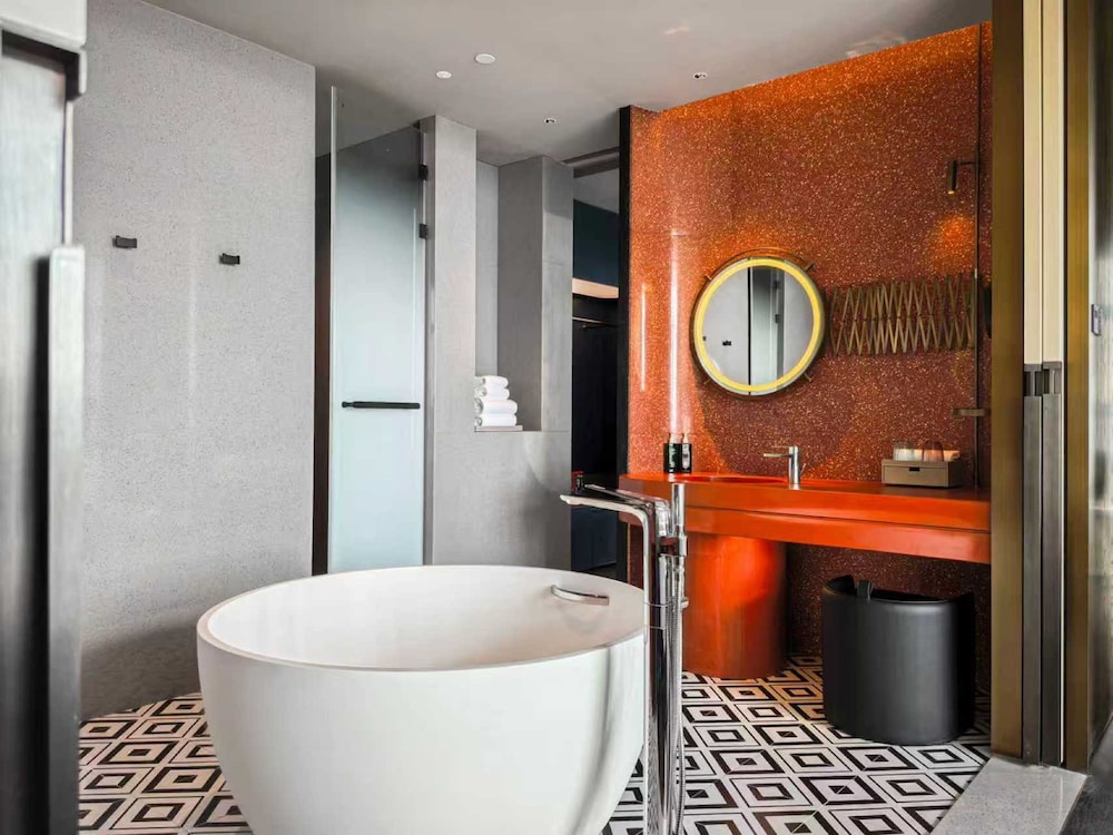 1 Bedroom, Suite, King Bed, Living and Dining Areas, Hotel Indigo Zhuhai Xiangzhou by IHG 6/9