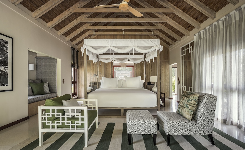 FOUR SEASONS RESORT SEYCHELLES AT DESROCHES ISLAND 34/58
