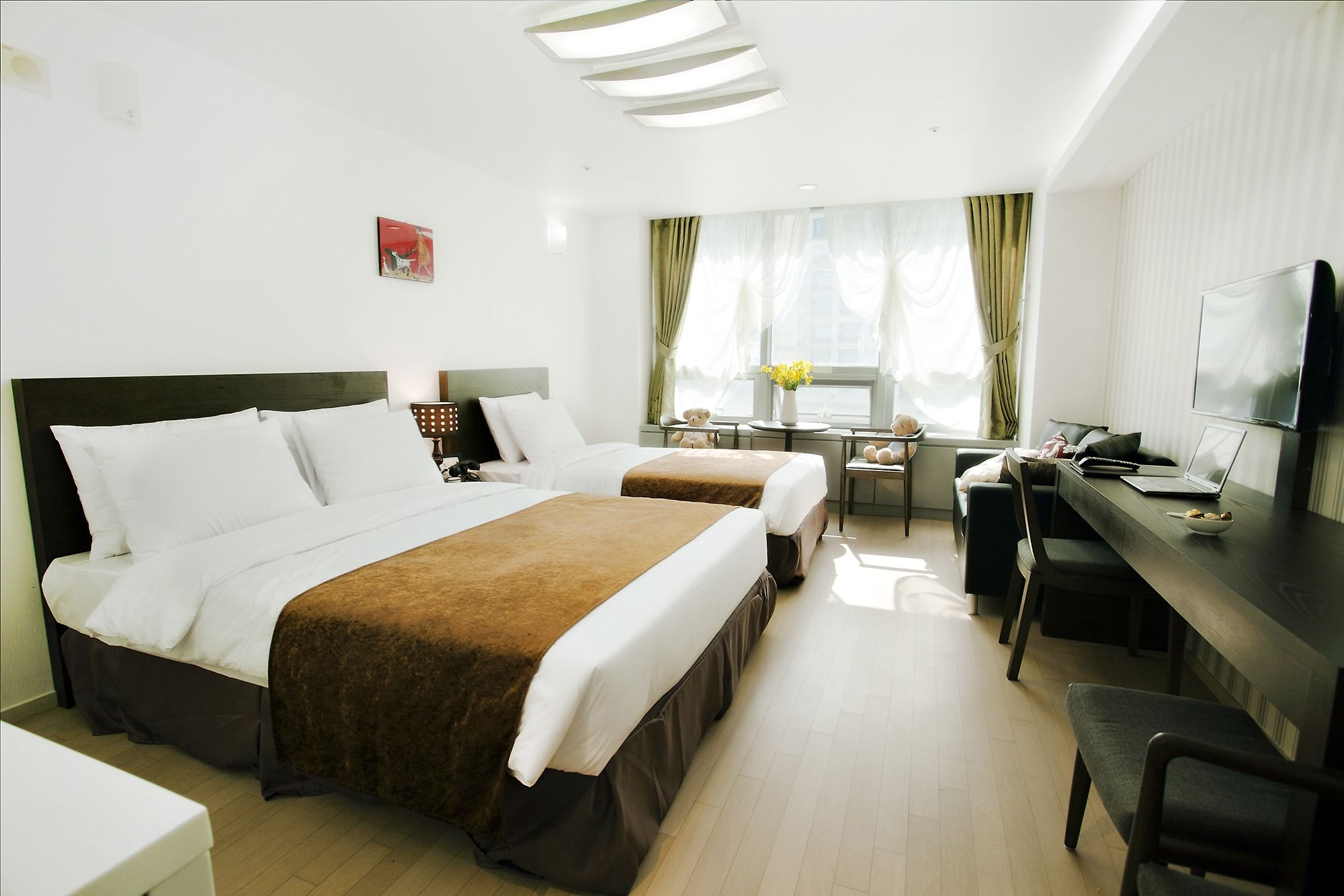 DELUXE, TWIN BEDS