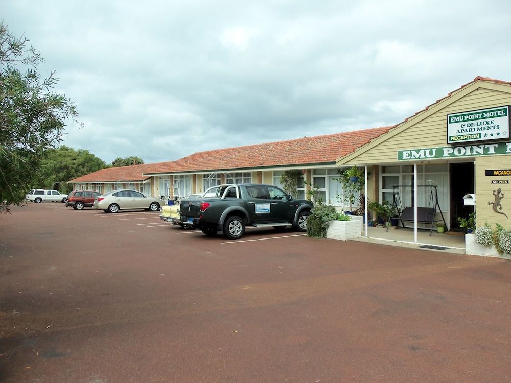 Emu Point Motel 54/70