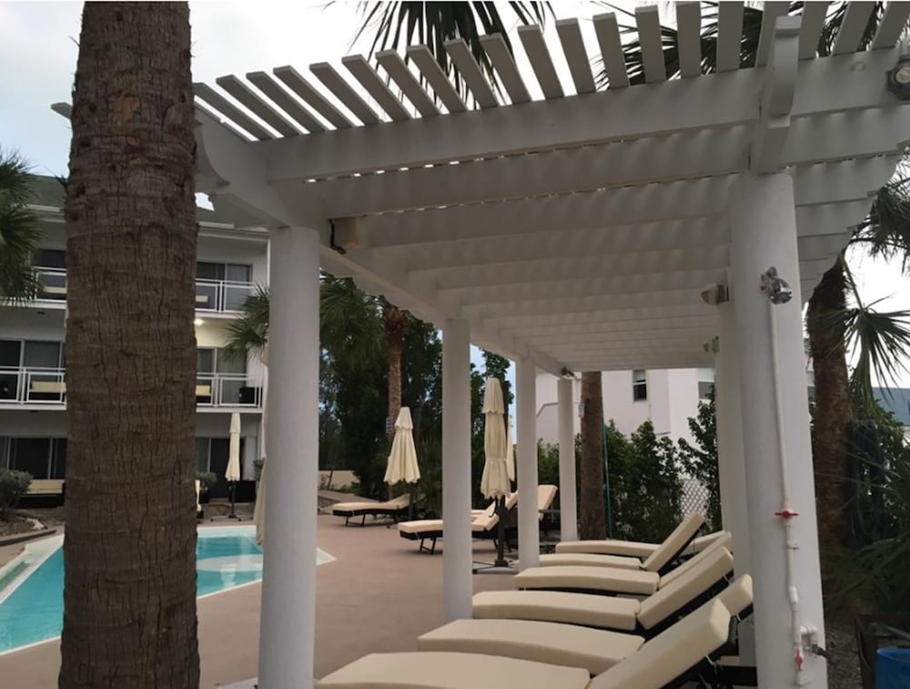 格雷斯湾套房(Grace Bay Suites) 图片1