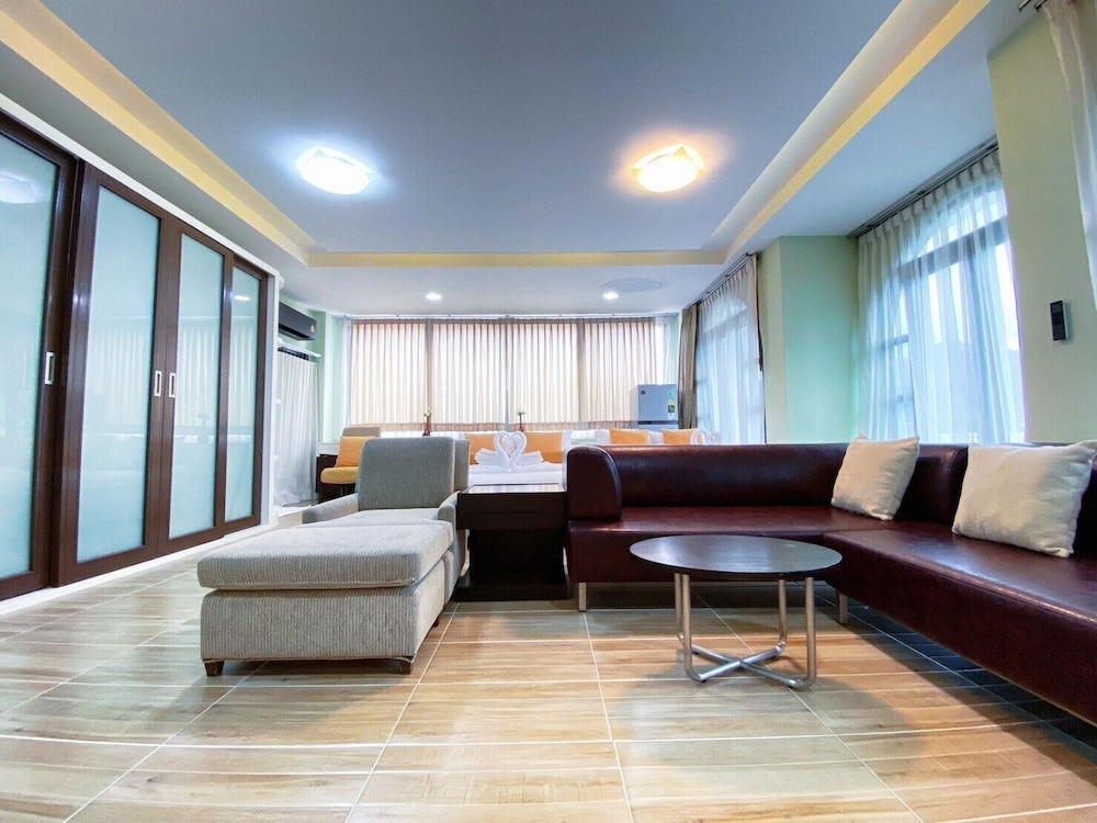 Daddy Dream Hotel and Residence 35/50