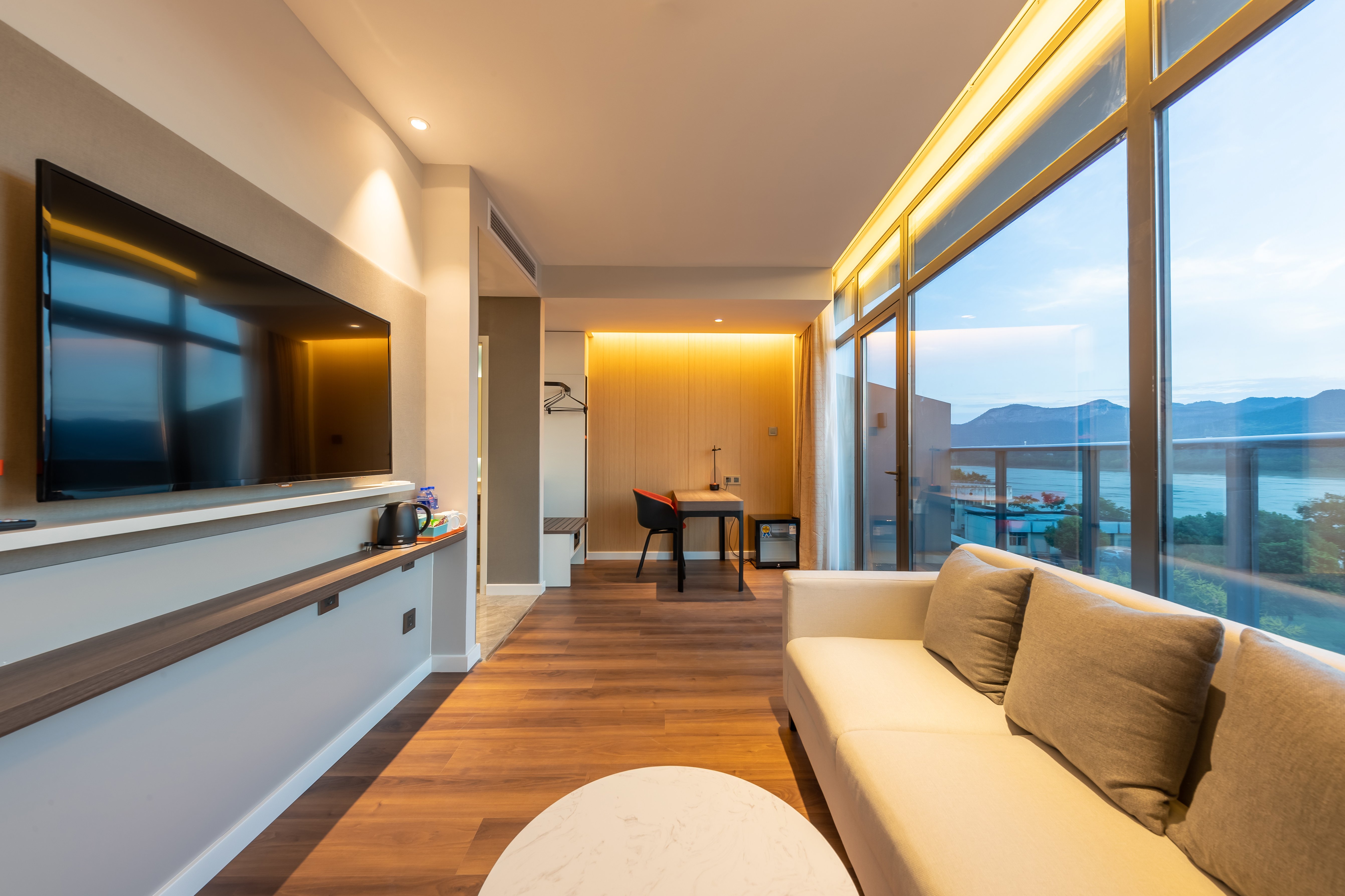 Holiday Inn Express Yichang Riverside 65/81