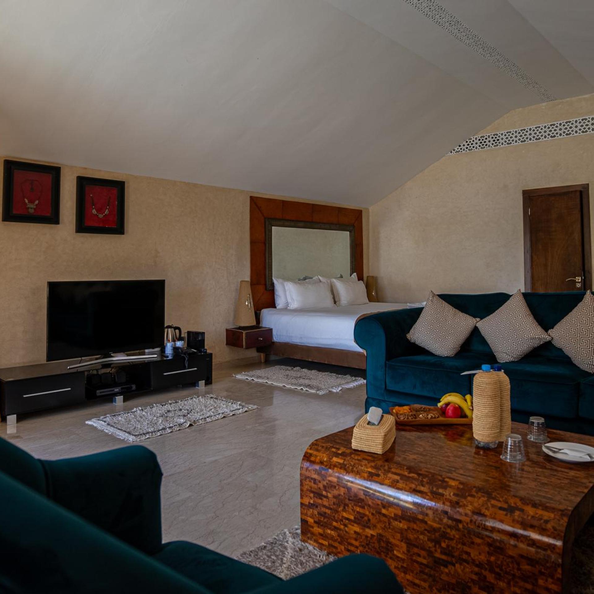 Suite with Private Pool H، Sumahan Suites and Spa 3/3