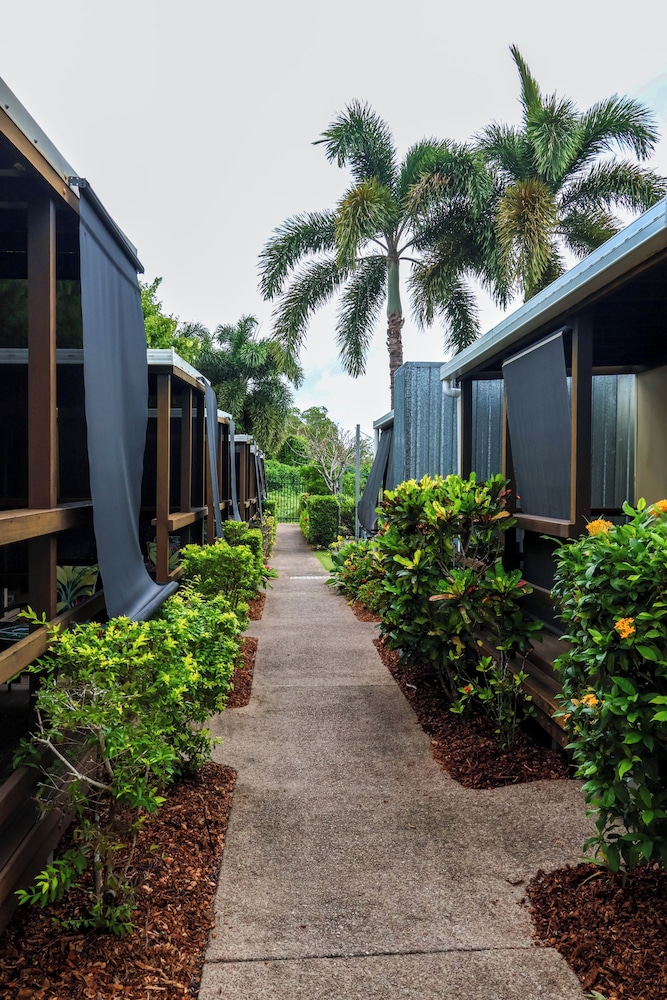 Wongai Beach Hotel 70/75