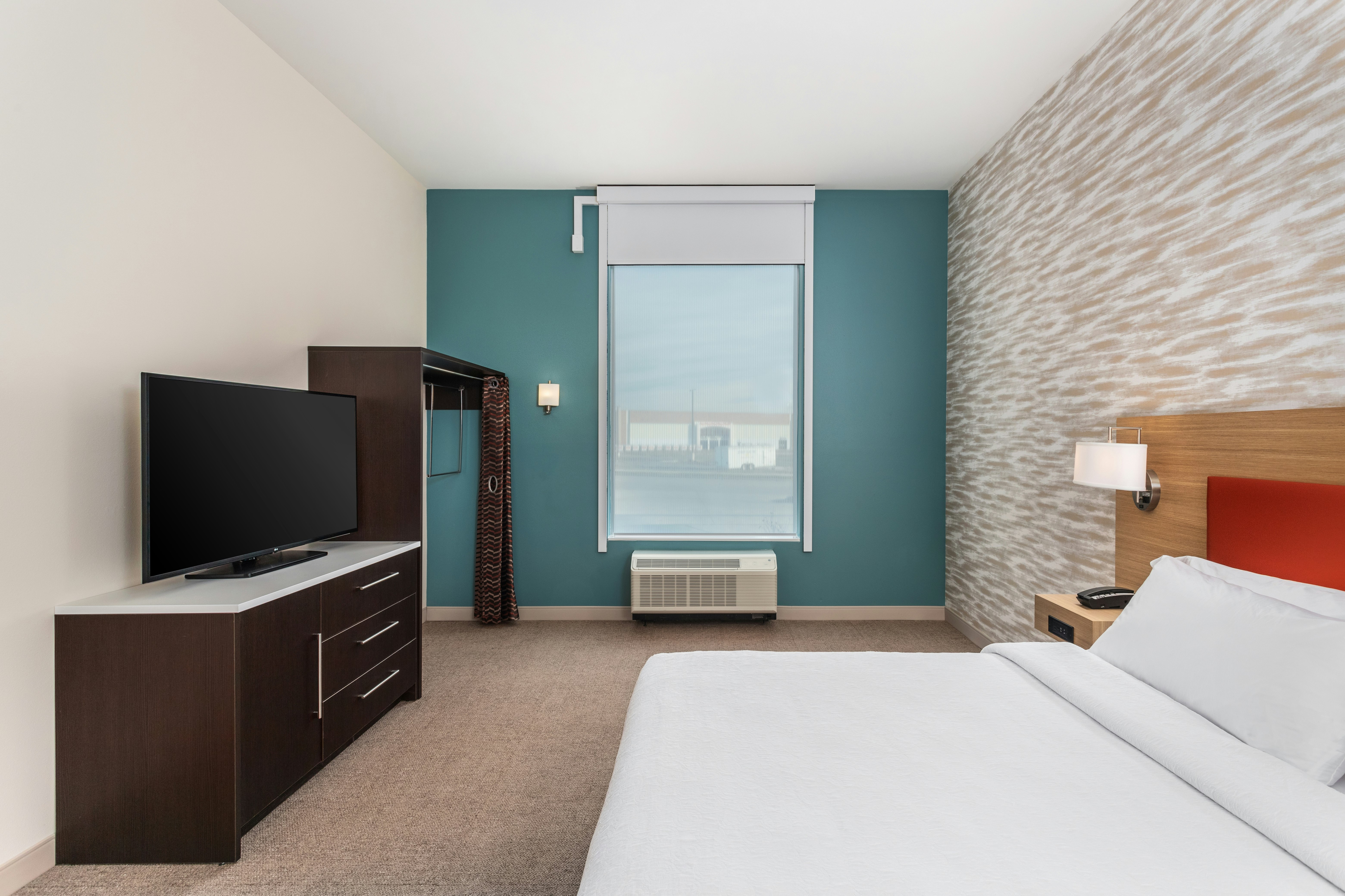 SUITE, KING BED, ACCESSIBLE