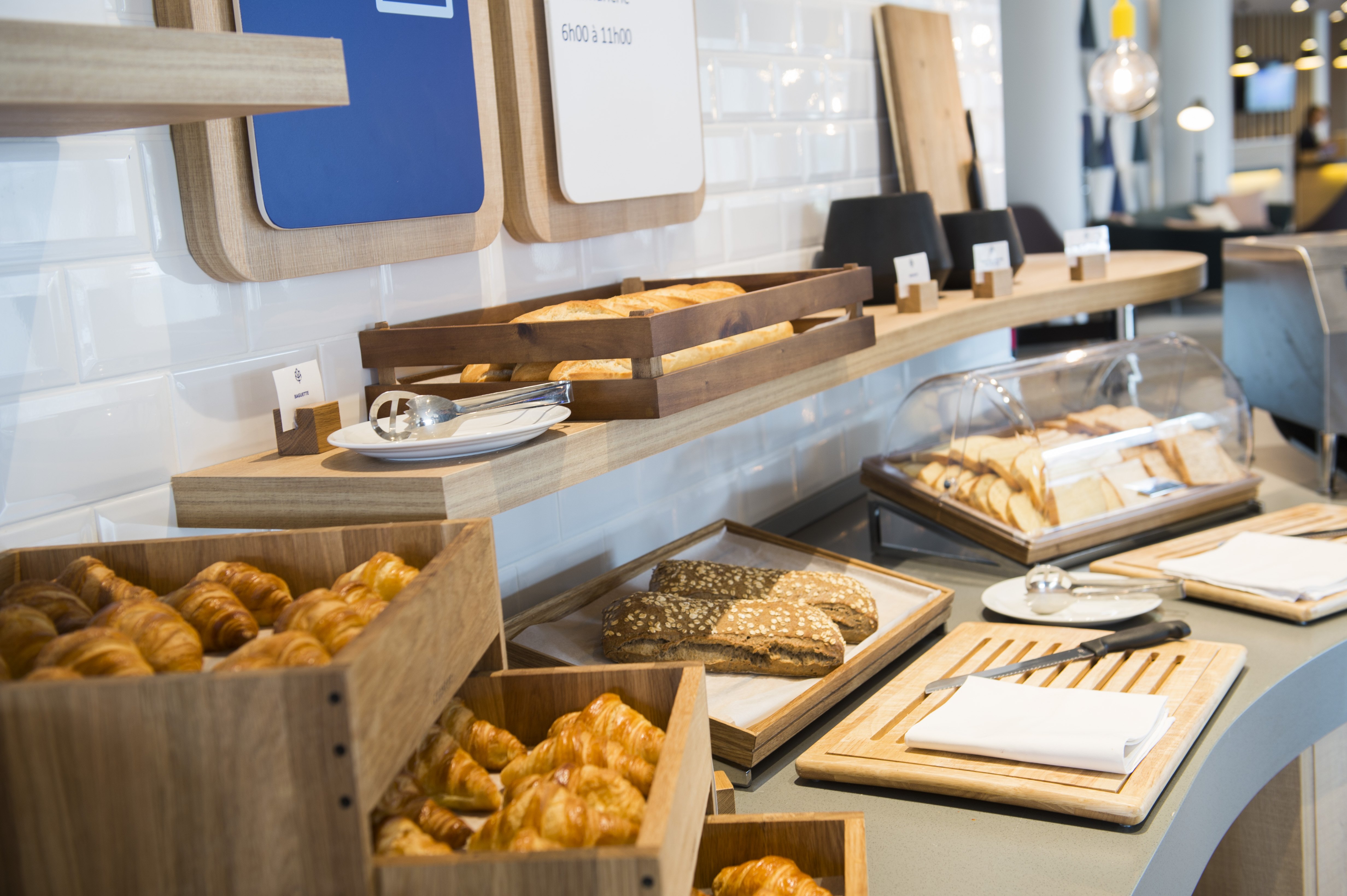 HOLIDAY INN EXPRESS PARIS - CDG AIRPORT 26/70