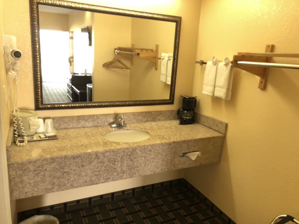 Homegate Inn And Suites West Memphis Ar 19/25