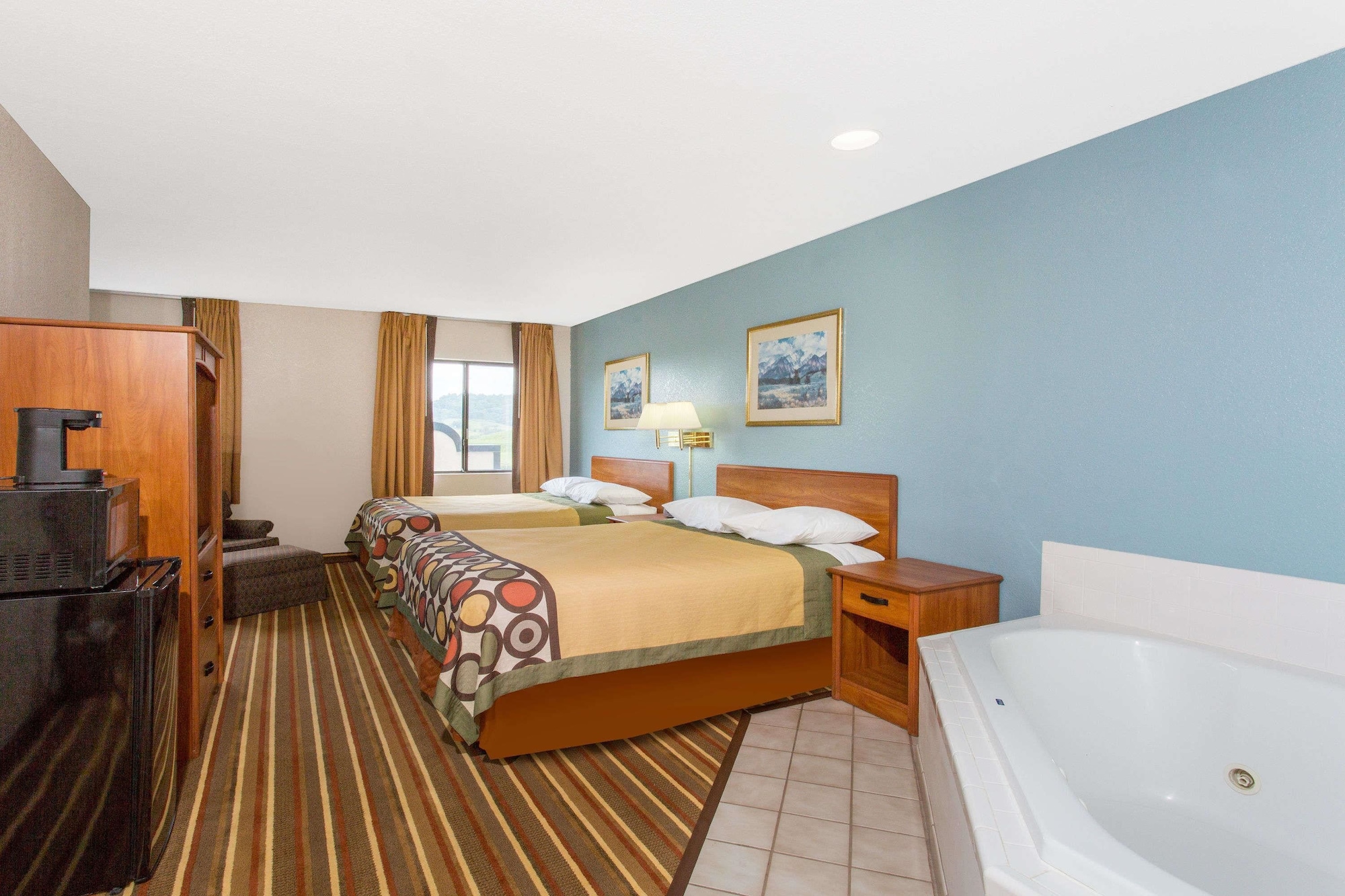 Studio, Suite, 2 Queen Beds, Hot Tub 4/6