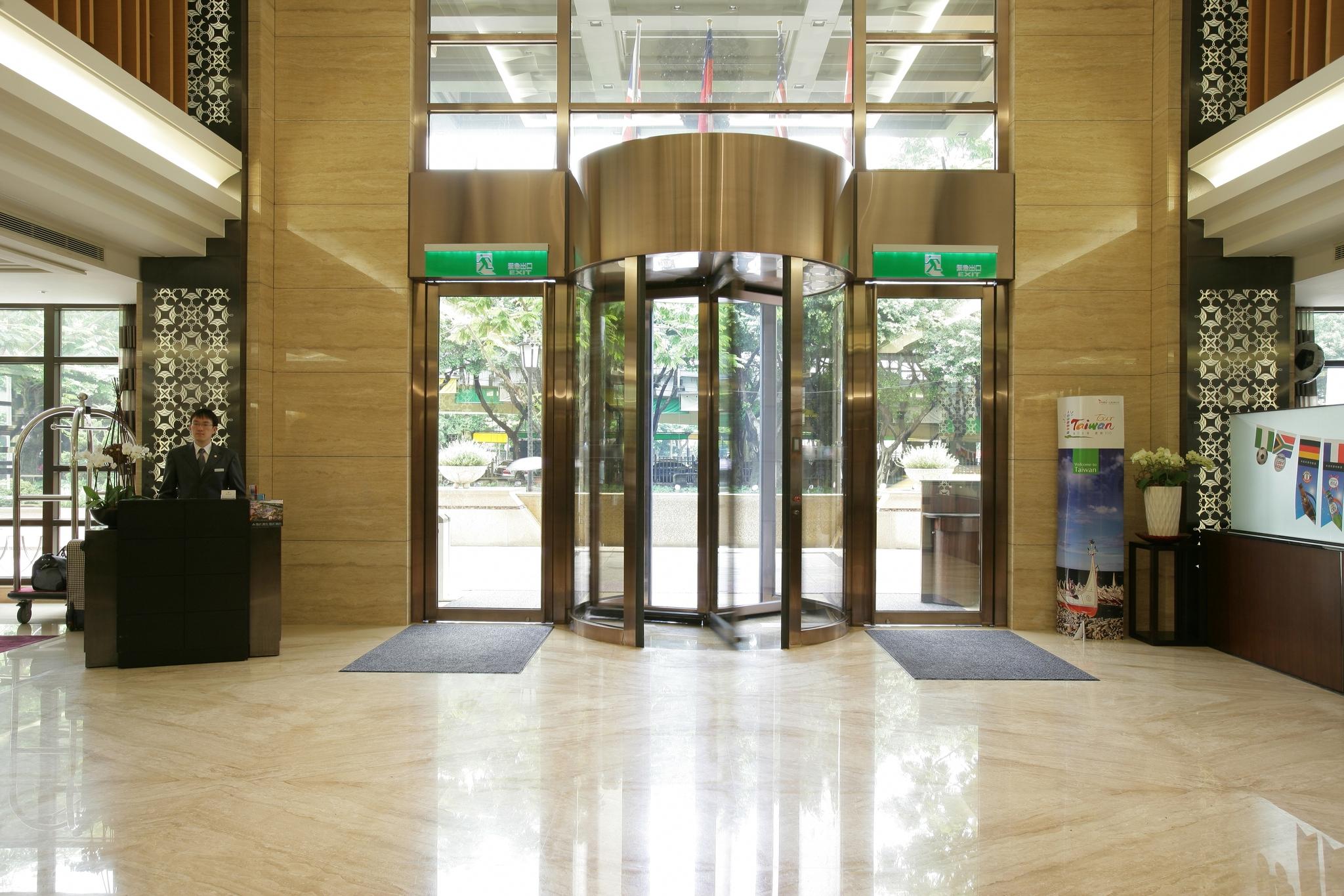 Lobby at Fullon Hotel Taipei Central, TAIPEI