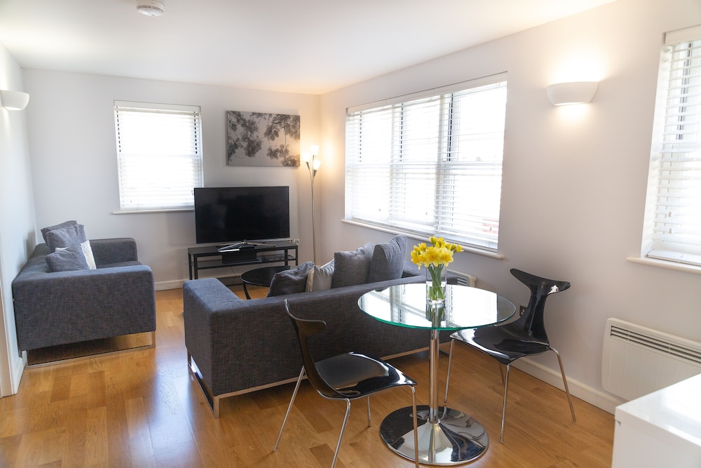 Lux Living Apartments - Marino Place 11/16