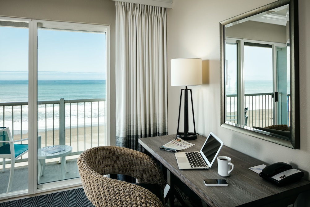 Beachfront Inn 34/39