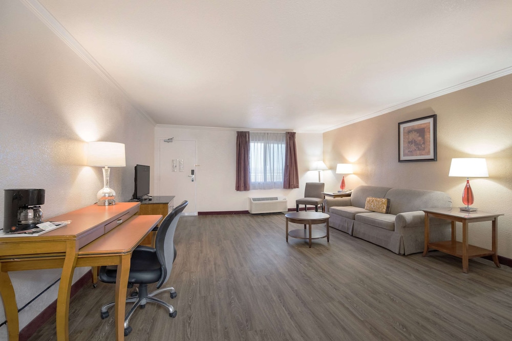 Quality Inn Suites Lake Havasu City 31/55