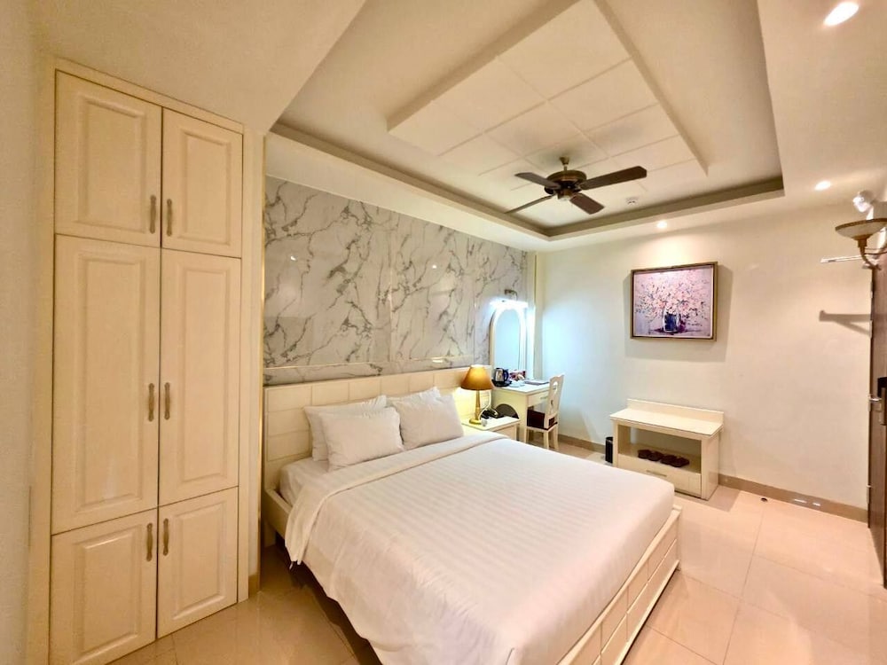 Tulip Hotel 3 44/81