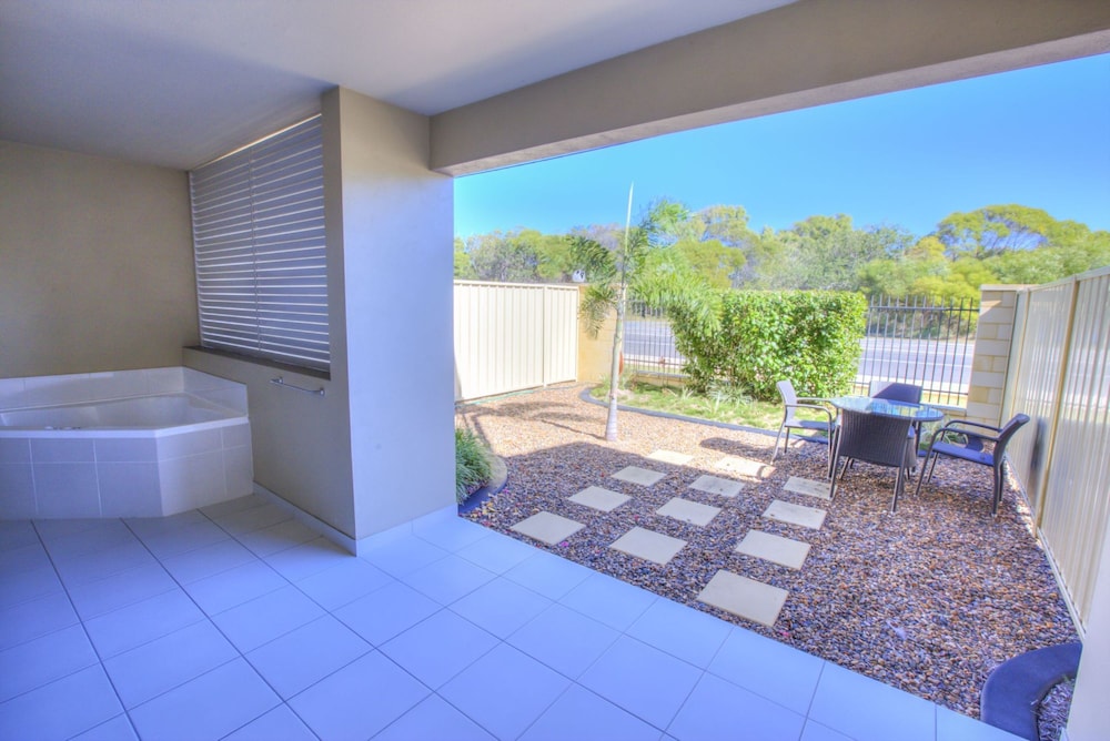 1770 Lagoons Central Apartment Resort 50/50