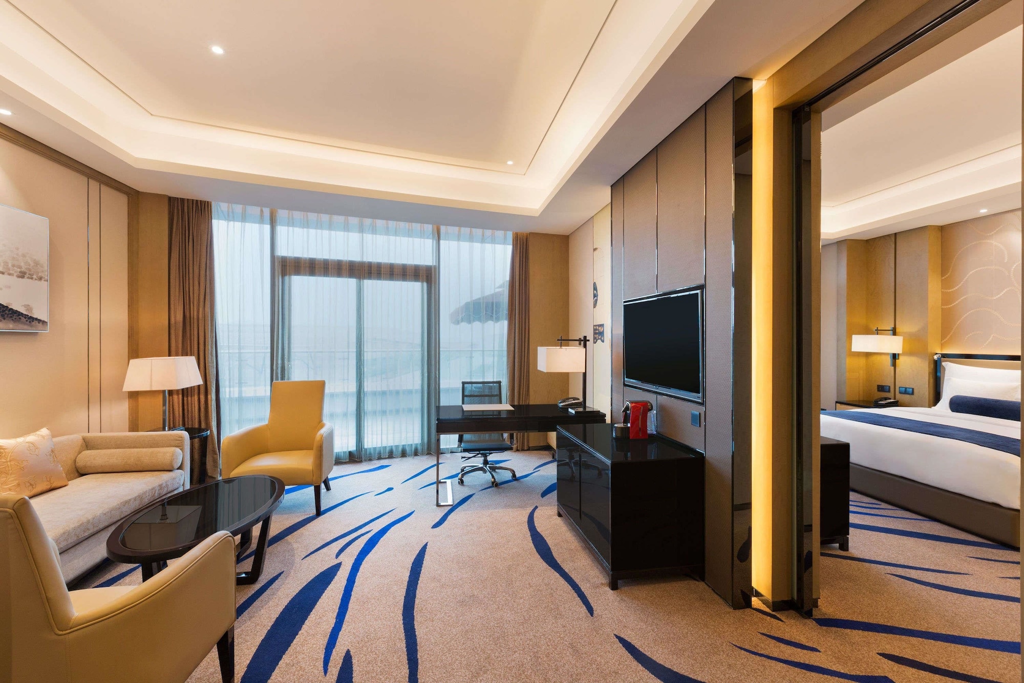 جناح فاخر بسرير كينج