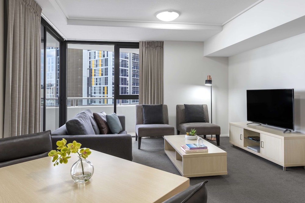 Oaks Brisbane Aurora Suites 42/74