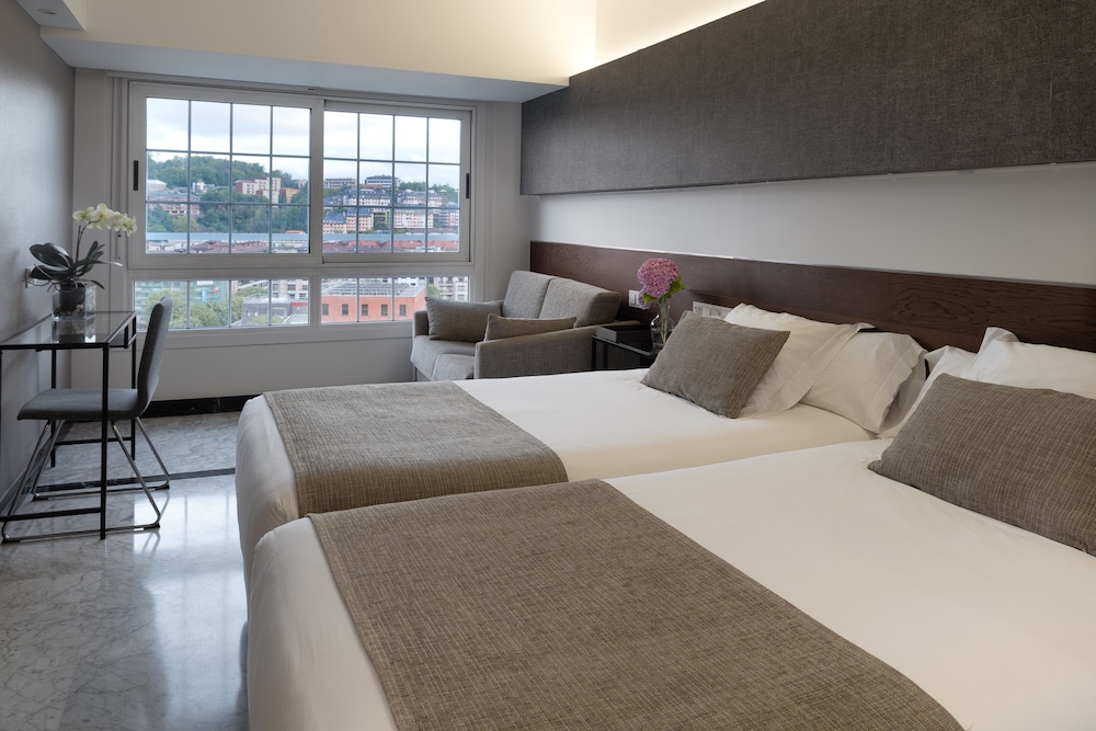 Hotel Avenida 24/62