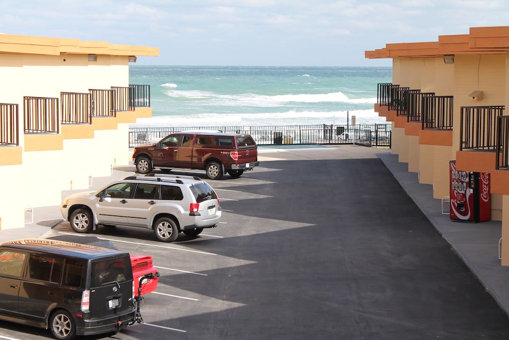 Grand Prix Motel on the Beach 40/48
