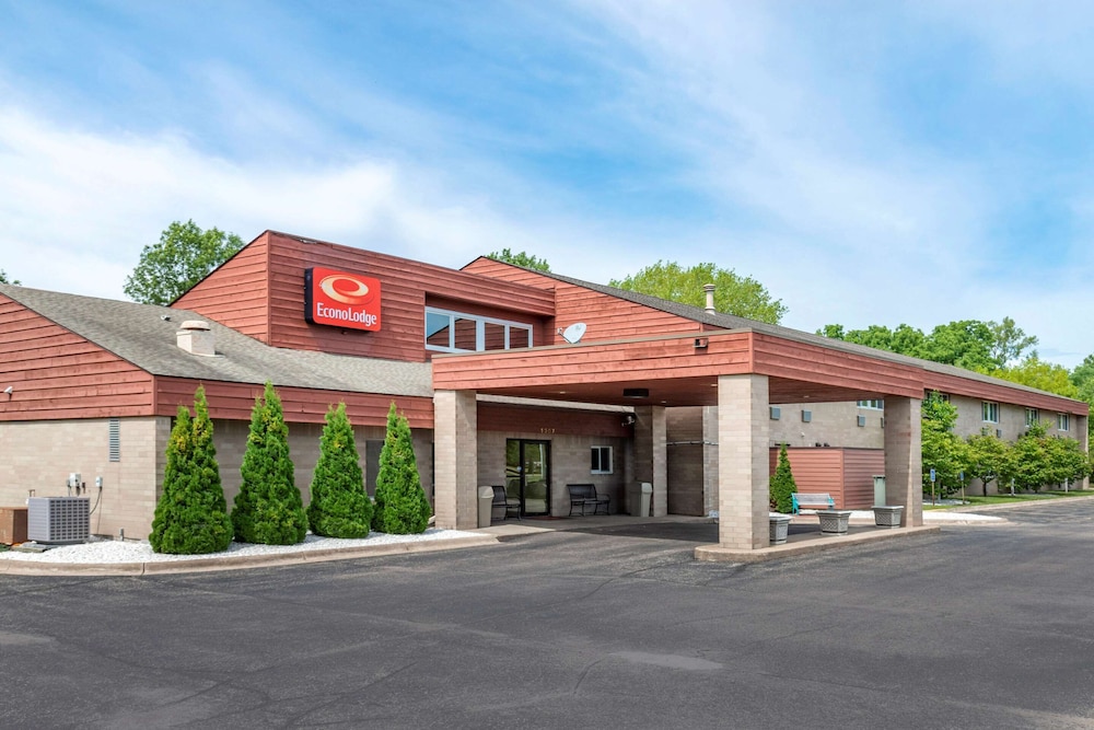 Coratel Inn & Suites by Jasper River Falls 52/60
