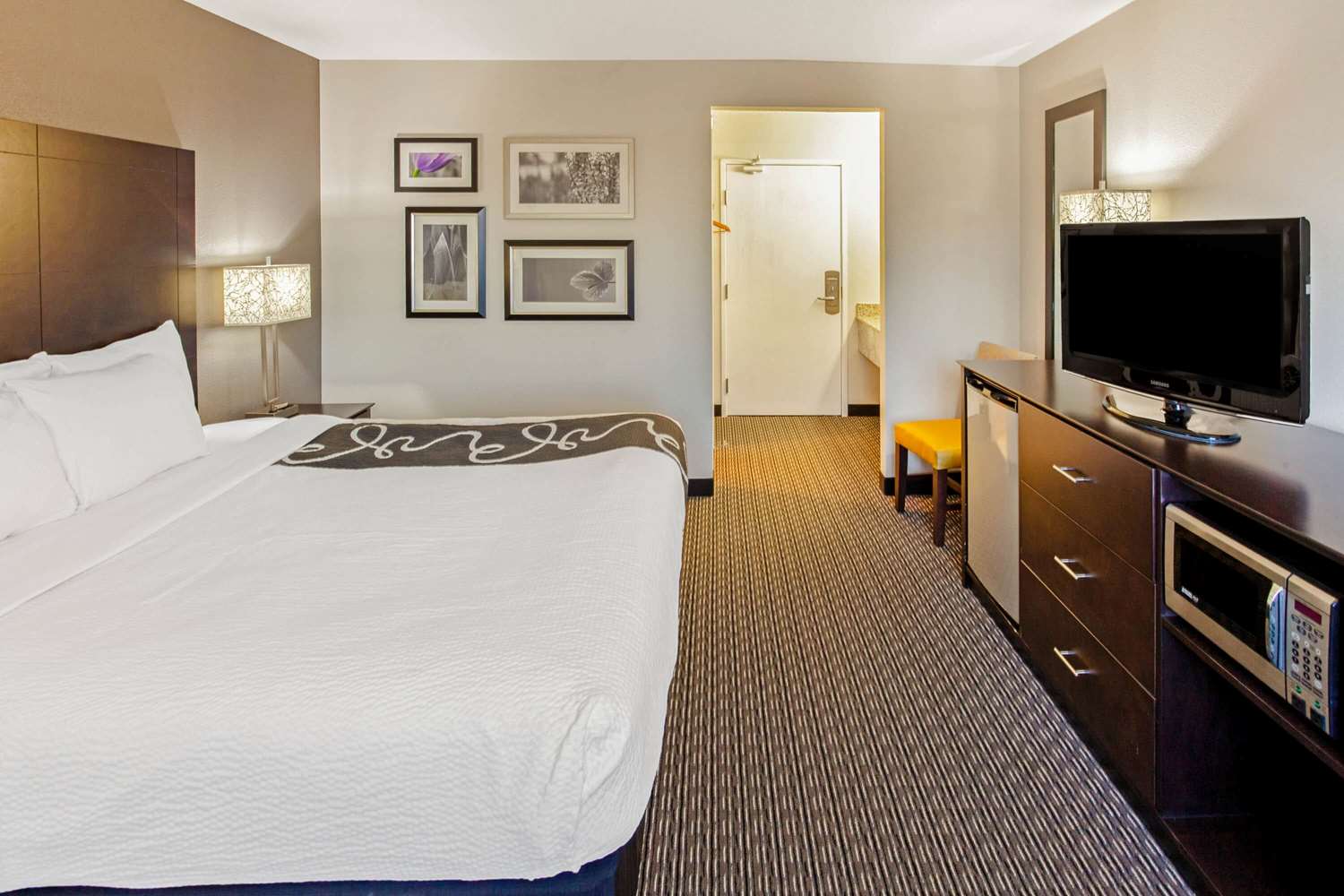 La Quinta Inn Suites By Wyndham Milwaukee Delafield 9/50