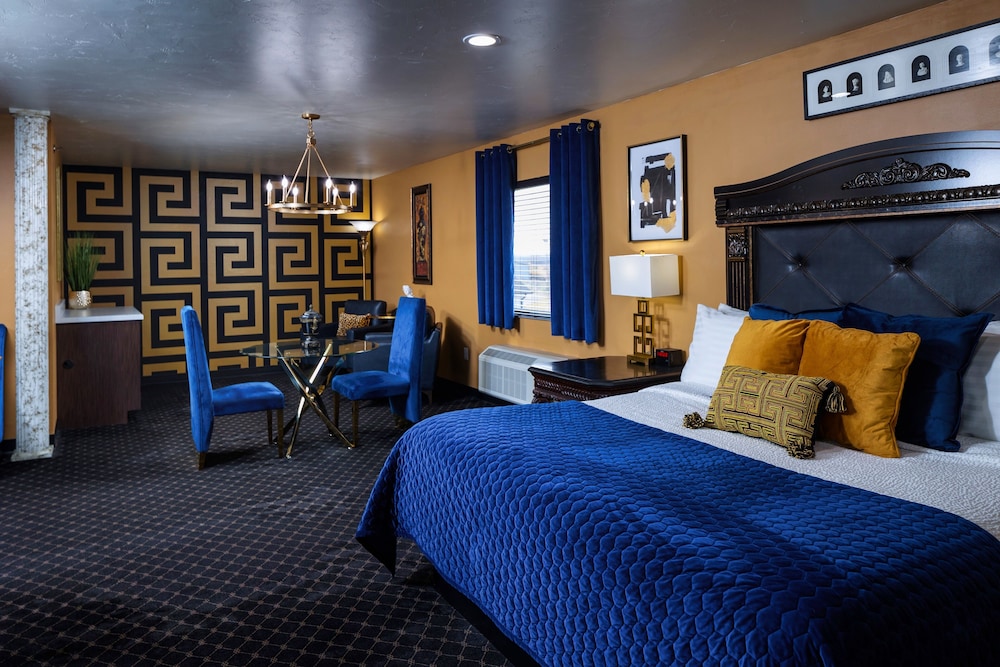 Palace, King Bed