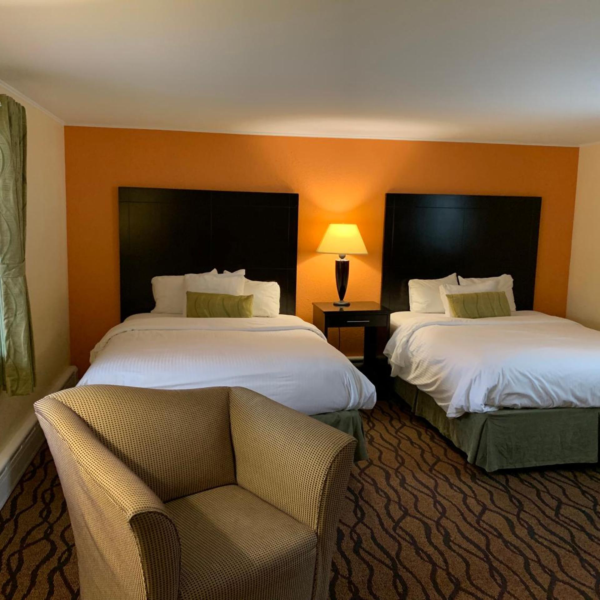 Deluxe, Queen Bed, Four Winds Country Motel 5/10