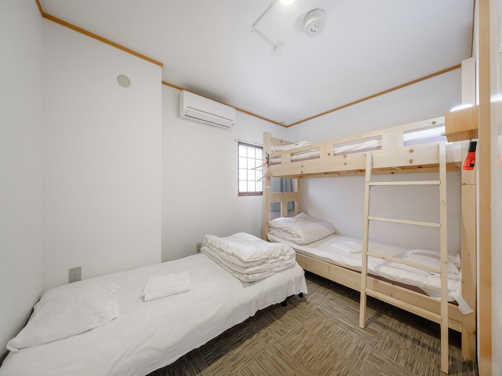 ROOM, TRIPLE