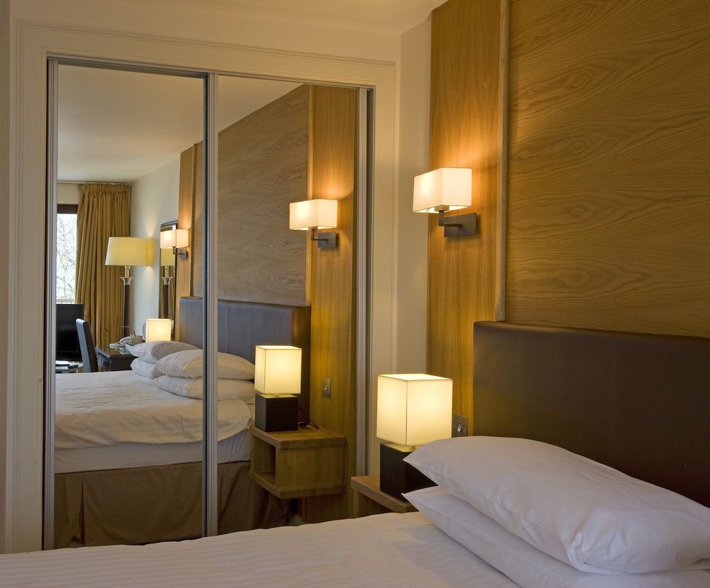 The Holly Tree Hotel 4/46