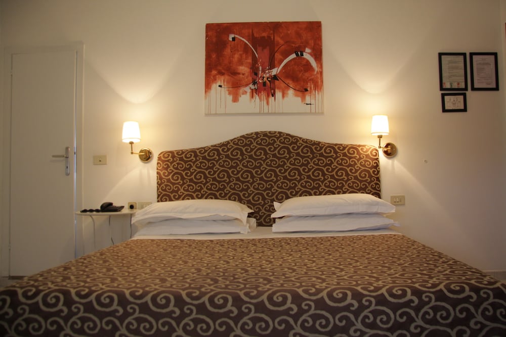 Alex Hotel 3/33