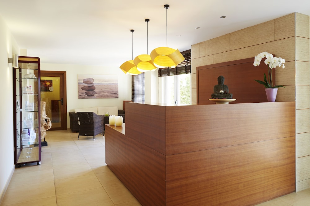 Lobby at Grupotel Macarella Suites and Spa, SON XORIGUER
