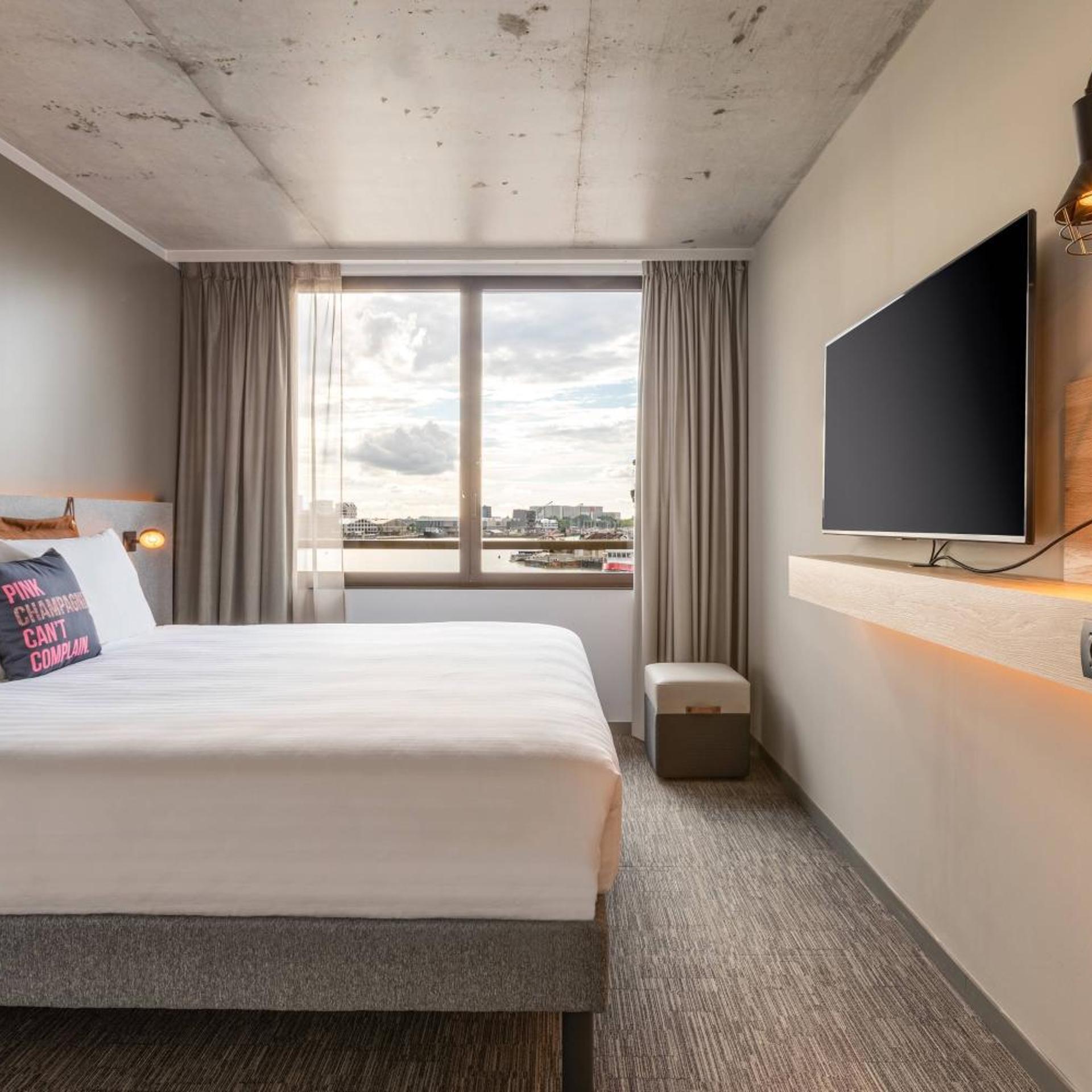 Moxy, King Bed, Queen Bed, Harbour View